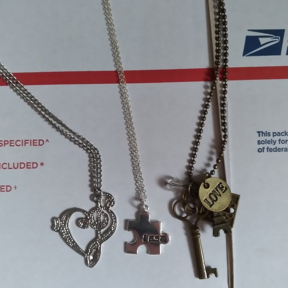 Necklace bundle 🗼🧩🎵